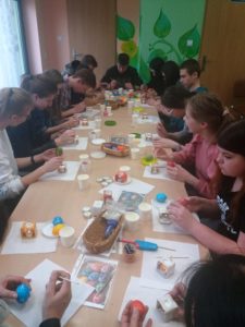 Warsztaty zdobienia pisanek metodą batikową