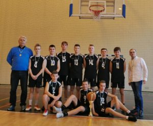 Michałówka z tytułem Mistrza Powiatu w piłce koszykowej chłopców w rozgrywkach PSZS w Garwolinie