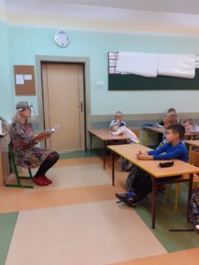 Październik Miesiącem Bibliotek Szkolnych  CHWILA Z KSIĄŻKĄ – GŁOŚNE CZYTANIE