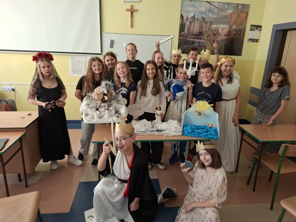 Projekt polonistyczno-historyczny „Poznajemy mitologię grecką” Projekt polonistyczno-historyczny „Poznajemy mitologię grecką”